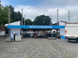 Der Aufbau für die Orts-Challenge und das Konzert von Glasperlenspiel läuft