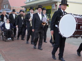 "De Gill schall leven" - Fleckensgilde tanzt um den Roland
