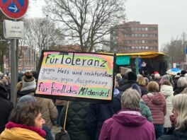 Rund 500 demonstrieren in Bad Bramstedt gegen „Rechts“