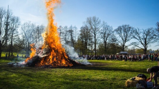 Osterfeuer der Freiwilligen Feuerwehr Harksheide am 4. April