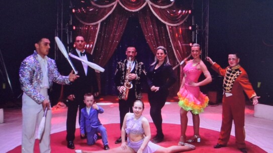 Zum ersten Mal in Kaltenkirchen: Deutschlands 1. Kammerzirkus bringt internationales Programm in die Stadt