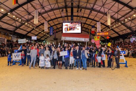 Teamgeist trifft Gänsehaut: Schauwettbewerb der Reitvereine bei den VR CLASSICS