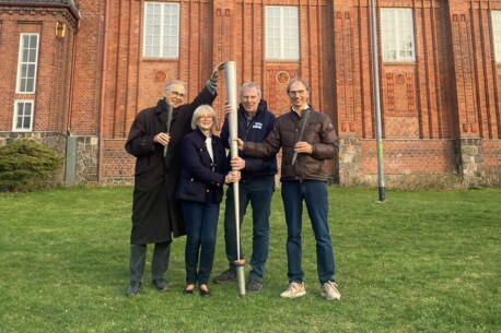 30-230 cm unter dem Hammer: v.l. Propst i.R. Stefan Block, Uta Winkelmann, Carsten Kock, Sven Thomas Haase