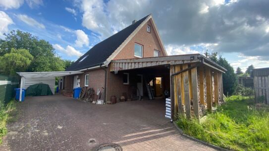 Gepflegtes Zweifamilienhaus in zweiter 
Reihe mit vielen Nutzungsmöglichkeiten