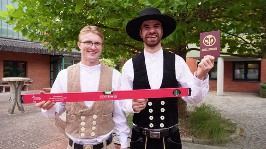 Auch ein Smart Home braucht Dach und Wände - Freisprechung der Maurer- und Zimmerergesellen