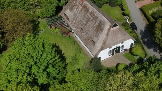 Reetgedecktes Traumhaus mit großem Grundstück und Einliegerwohnung – Stilvoll & Besonders