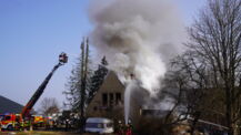 Feuerwehr im Großeinsatz bei Wohnhausbrand
