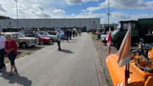 Über 500 Oldtimer auf dem Freigelände der Holstenhallen