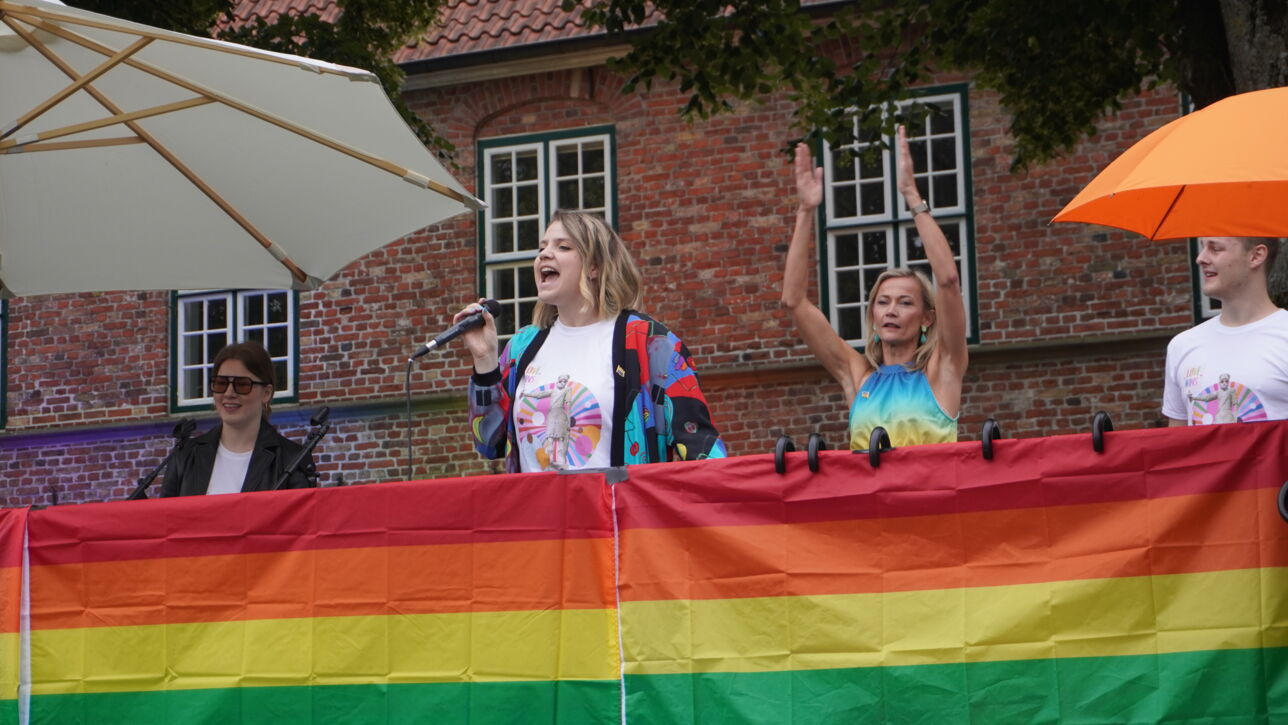 Bad Bramstedt feiert ersten Christopher Street Day