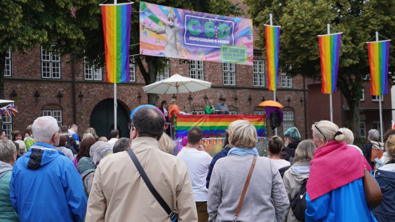 Bad Bramstedt feiert ersten Christopher Street Day