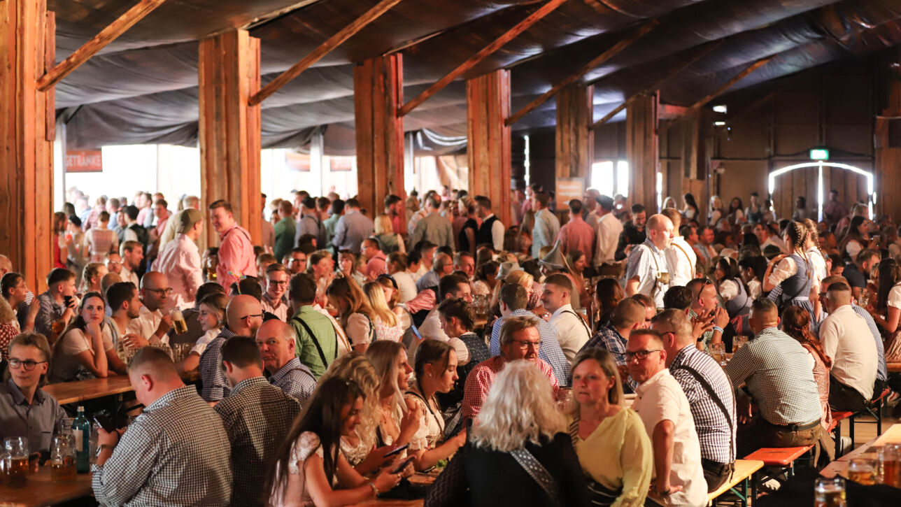 Der Wahnsinn! Oktoberfest bei Möbel Kraft!!!