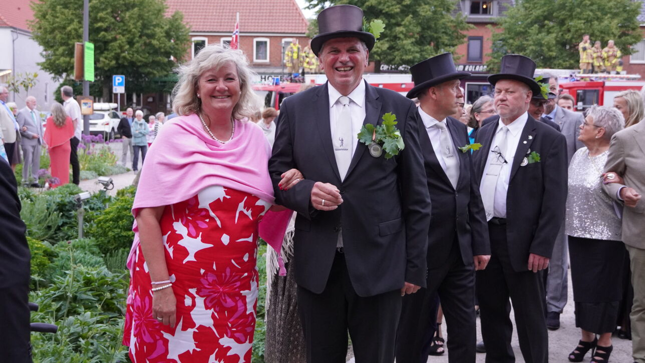 "De Gill schall leven" - Fleckensgilde tanzt um den Roland