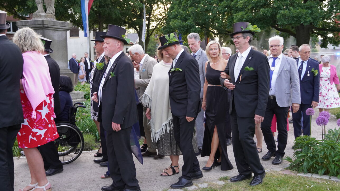 "De Gill schall leven" - Fleckensgilde tanzt um den Roland