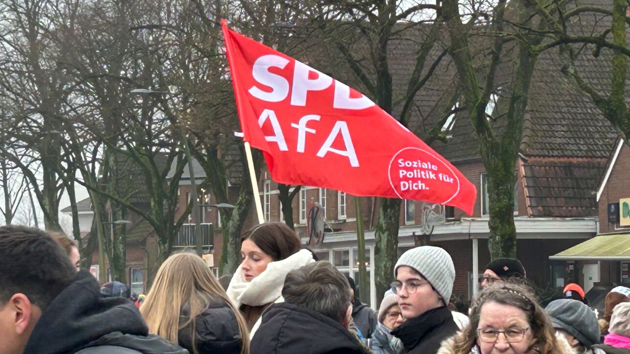 Rund 500 demonstrieren in Bad Bramstedt gegen „Rechts“