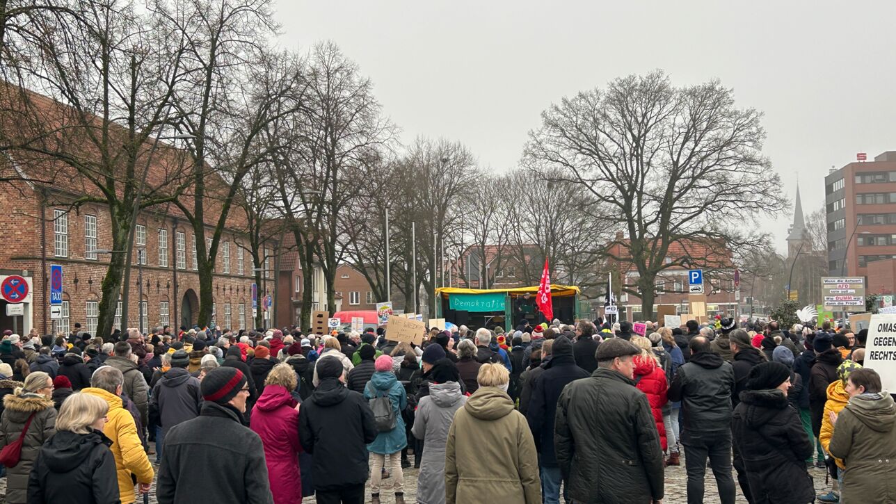 Rund 500 demonstrieren in Bad Bramstedt gegen „Rechts“