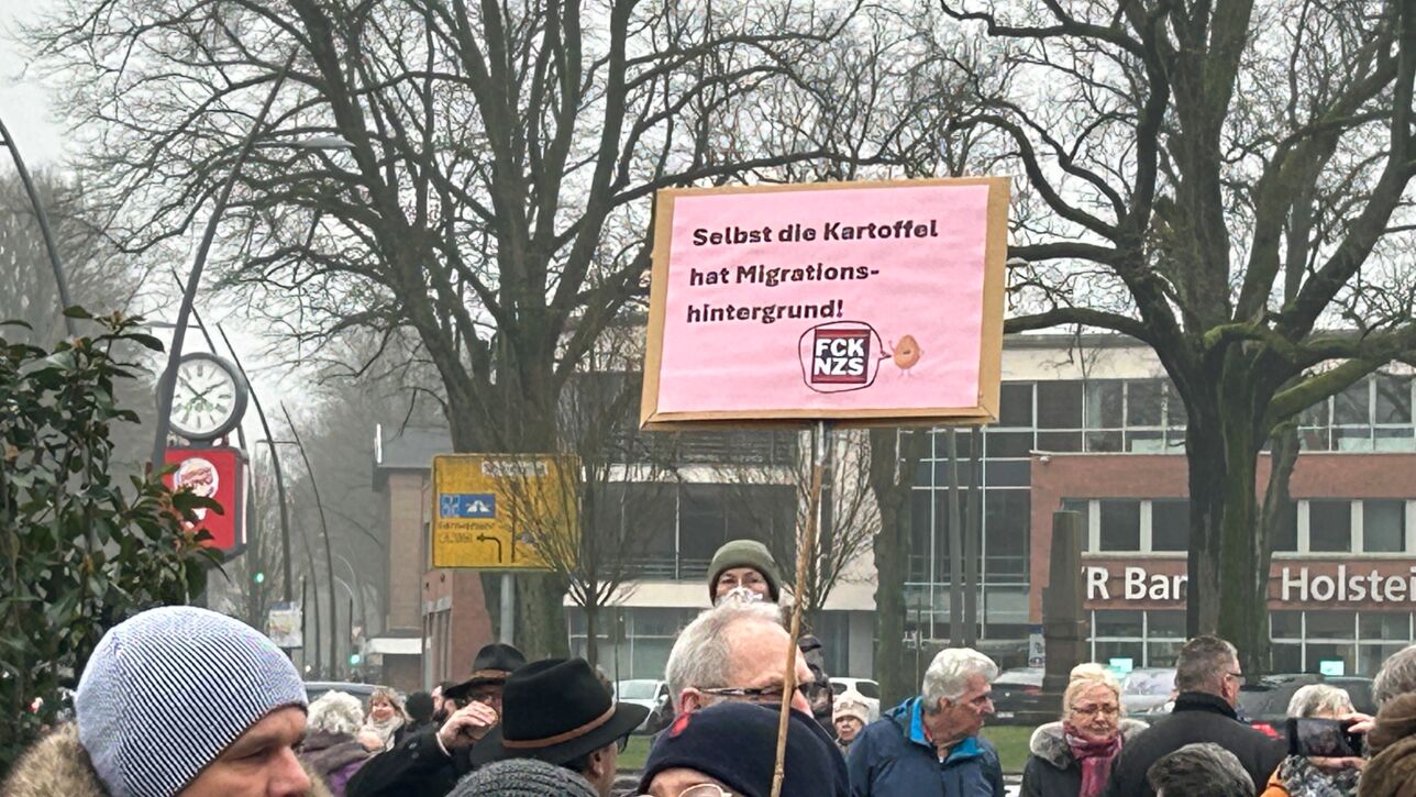 Rund 500 demonstrieren in Bad Bramstedt gegen „Rechts“