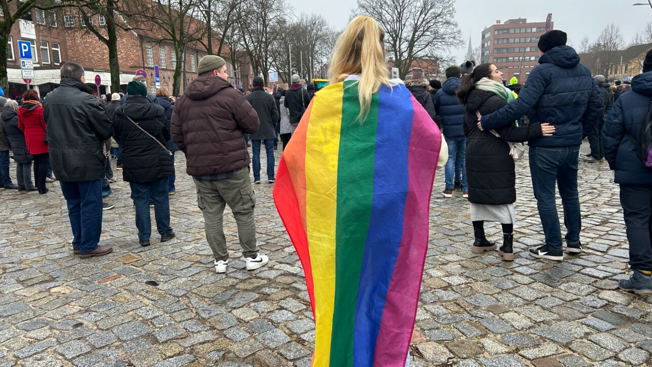 Rund 500 demonstrieren in Bad Bramstedt gegen „Rechts“