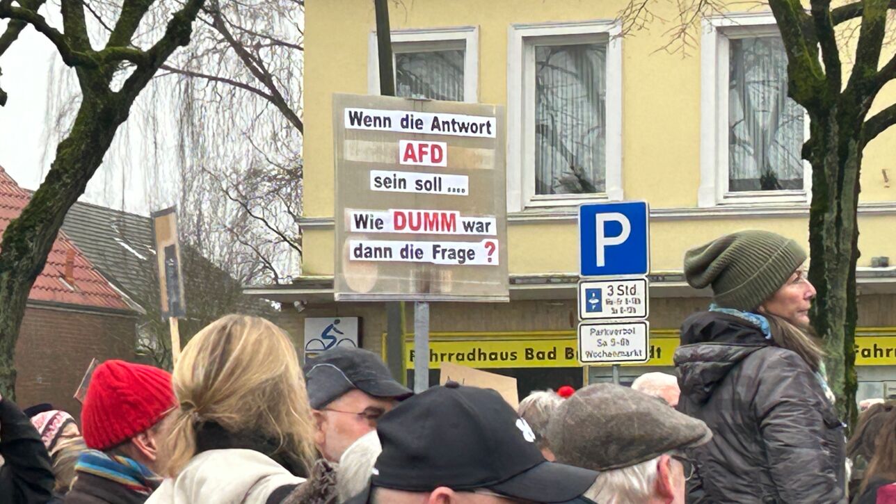Rund 500 demonstrieren in Bad Bramstedt gegen „Rechts“