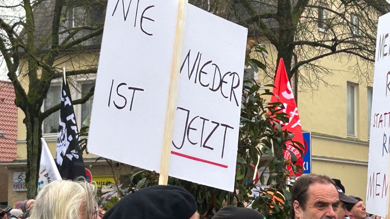 Rund 500 demonstrieren in Bad Bramstedt gegen „Rechts“