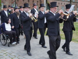 "De Gill schall leven" - Fleckensgilde tanzt um den Roland