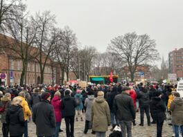 Rund 500 demonstrieren in Bad Bramstedt gegen „Rechts“