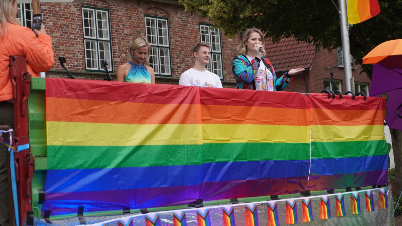Bad Bramstedt feiert ersten Christopher Street Day