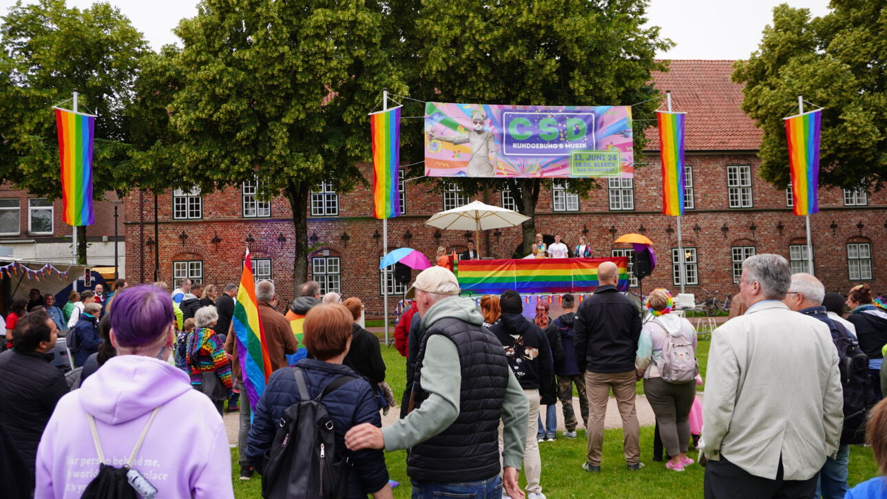 Bad Bramstedt feiert ersten Christopher Street Day