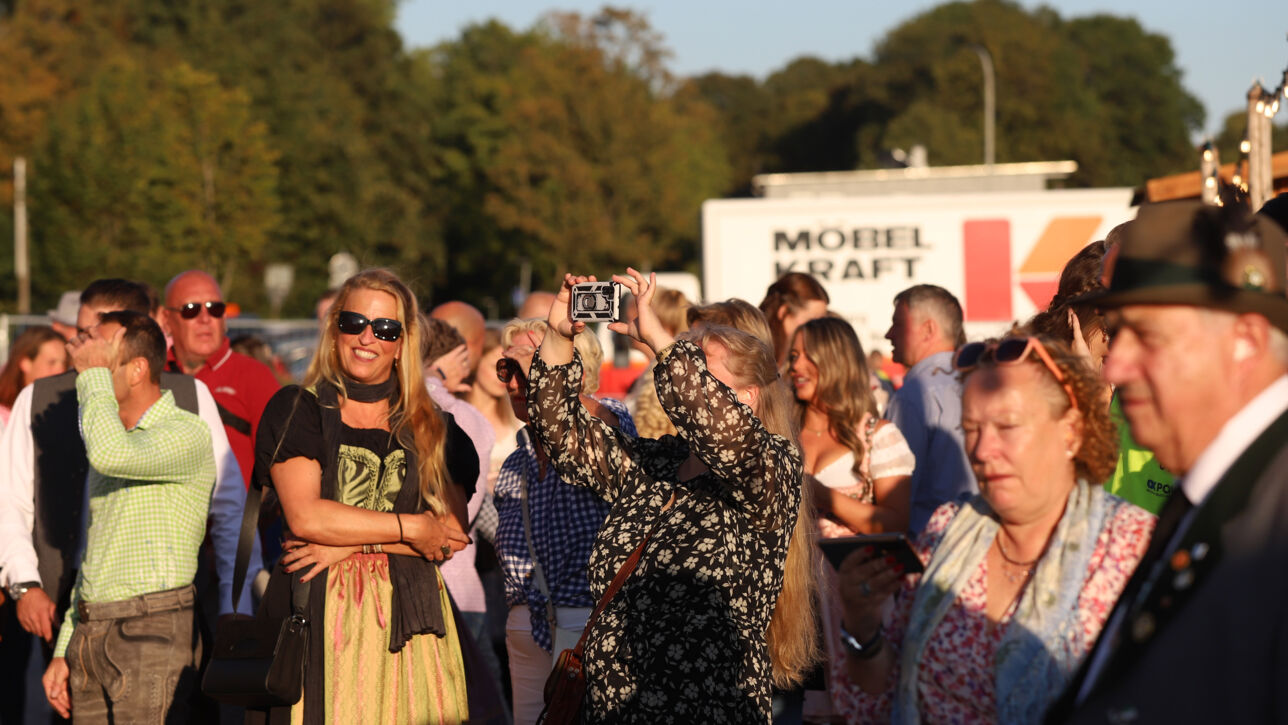 Der Wahnsinn! Oktoberfest bei Möbel Kraft!!!