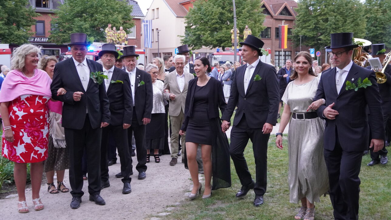 "De Gill schall leven" - Fleckensgilde tanzt um den Roland