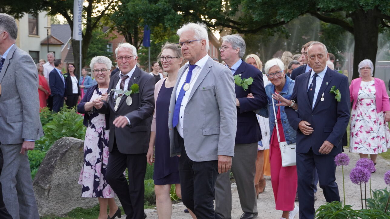 "De Gill schall leven" - Fleckensgilde tanzt um den Roland