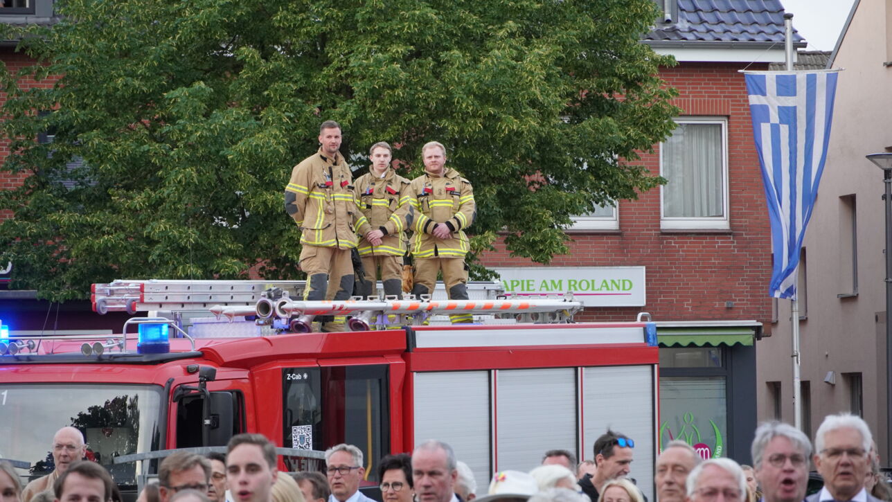 "De Gill schall leven" - Fleckensgilde tanzt um den Roland