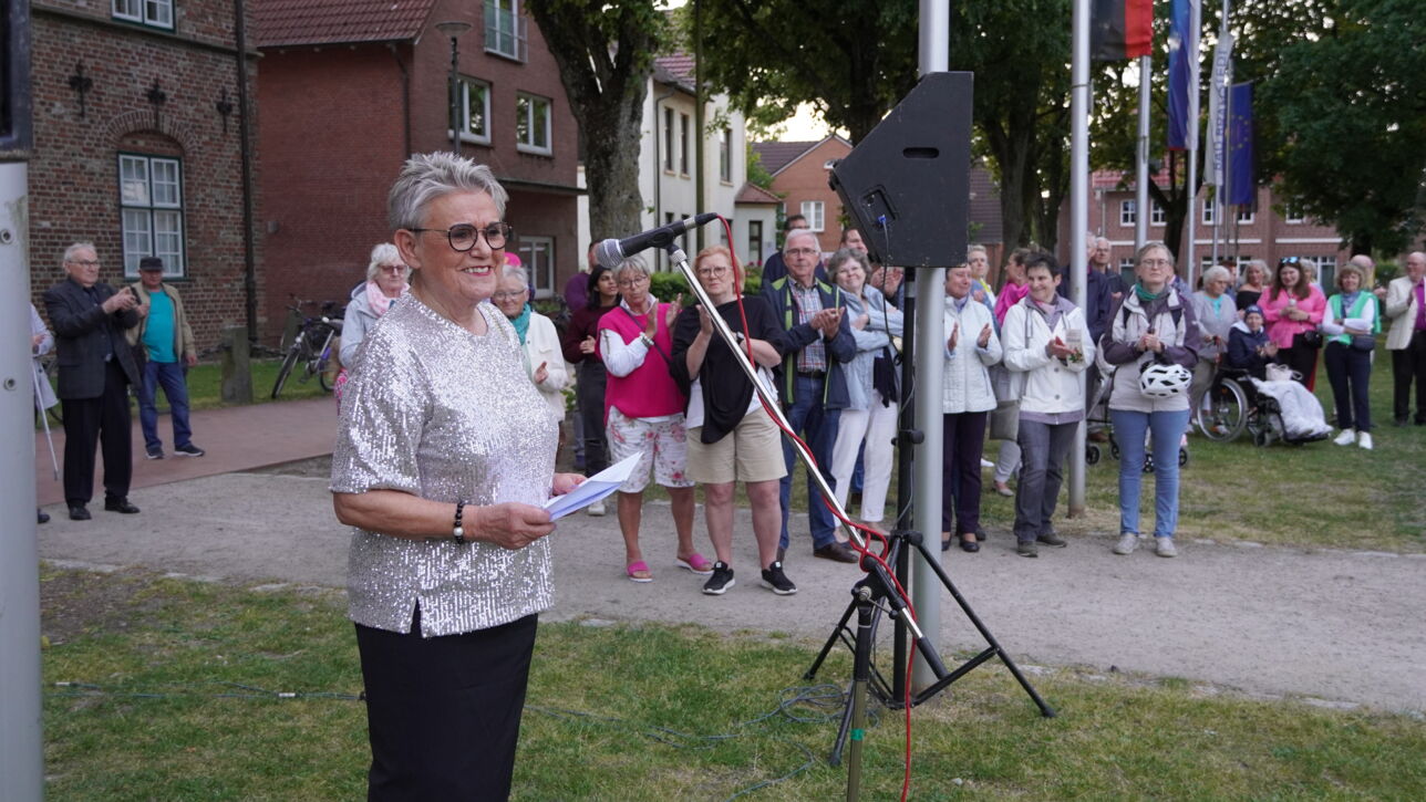 "De Gill schall leven" - Fleckensgilde tanzt um den Roland