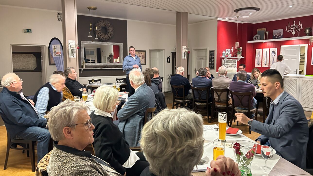 Fotogalerie: Felix Carl von der CDU zum Bürgermeisterkandidaten in Bad Bramstedt gewählt!