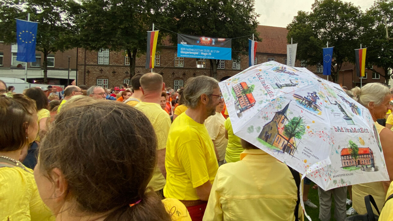 Orts-Challenge gewonnen! VR Bank in Holstein spendet 2000€ an Bad Bramstedter Tafel