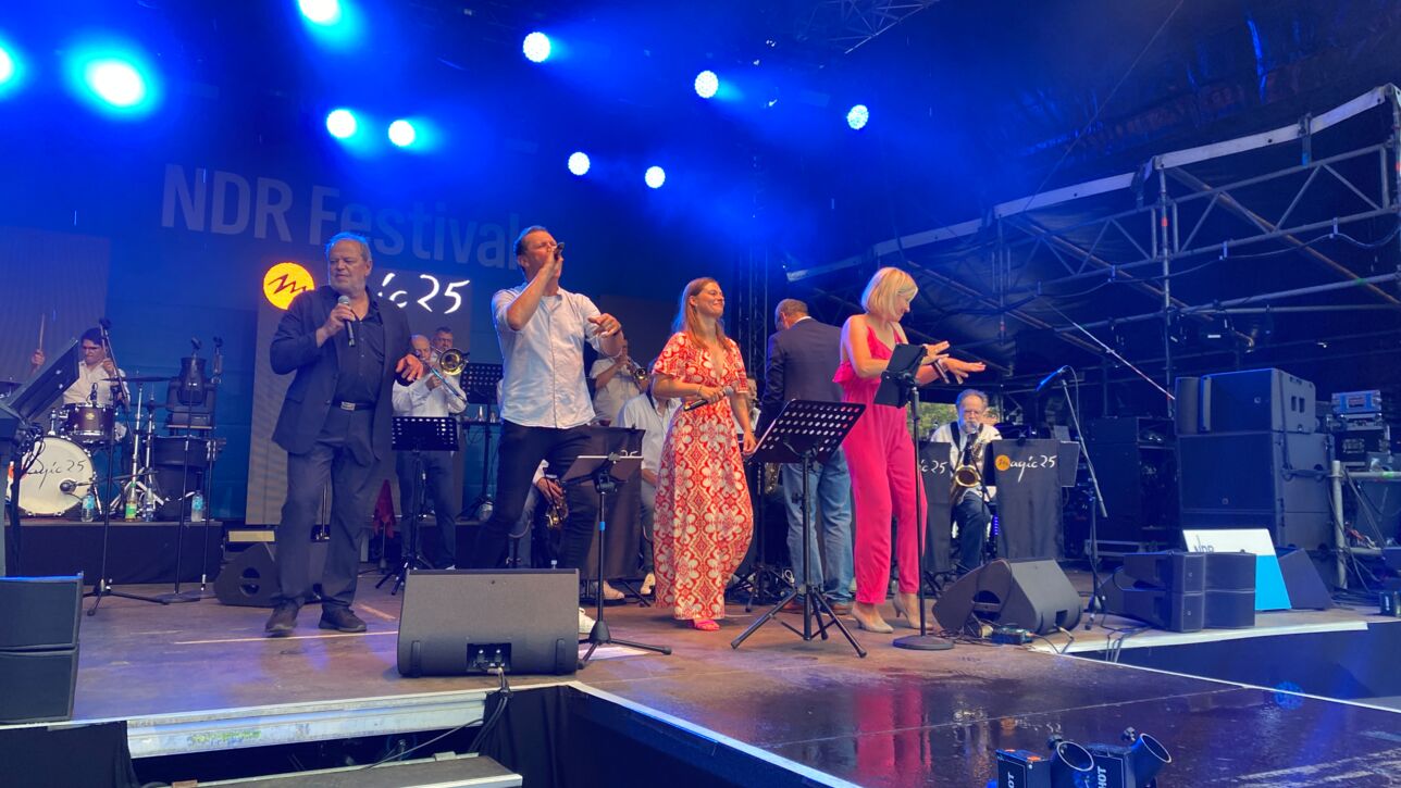 Orts-Challenge gewonnen! VR Bank in Holstein spendet 2000€ an Bad Bramstedter Tafel