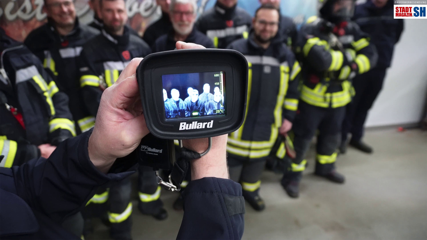 Freiwillige Feuerwehr Heidmoor hat den Durchblick dank Spende der VR Bank in Holstein