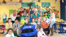 Neue Bälle für die Klasse 2b der Grundschule Lütjenmoor